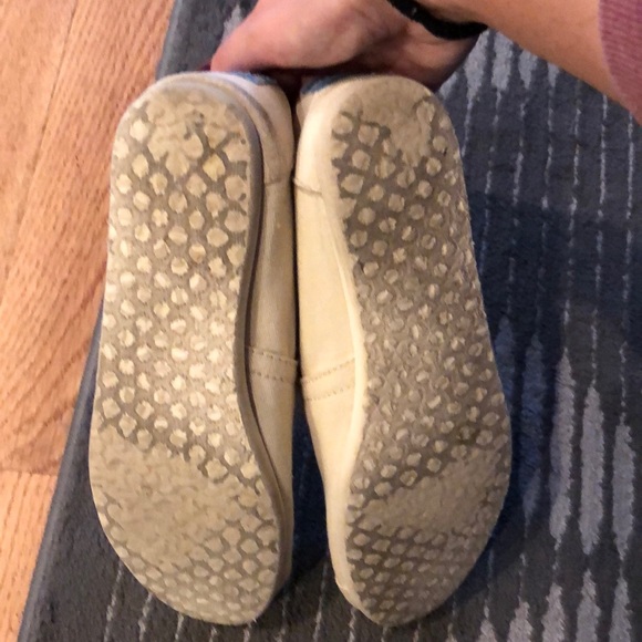 Ivory toms - flats - Picture 4 of 5